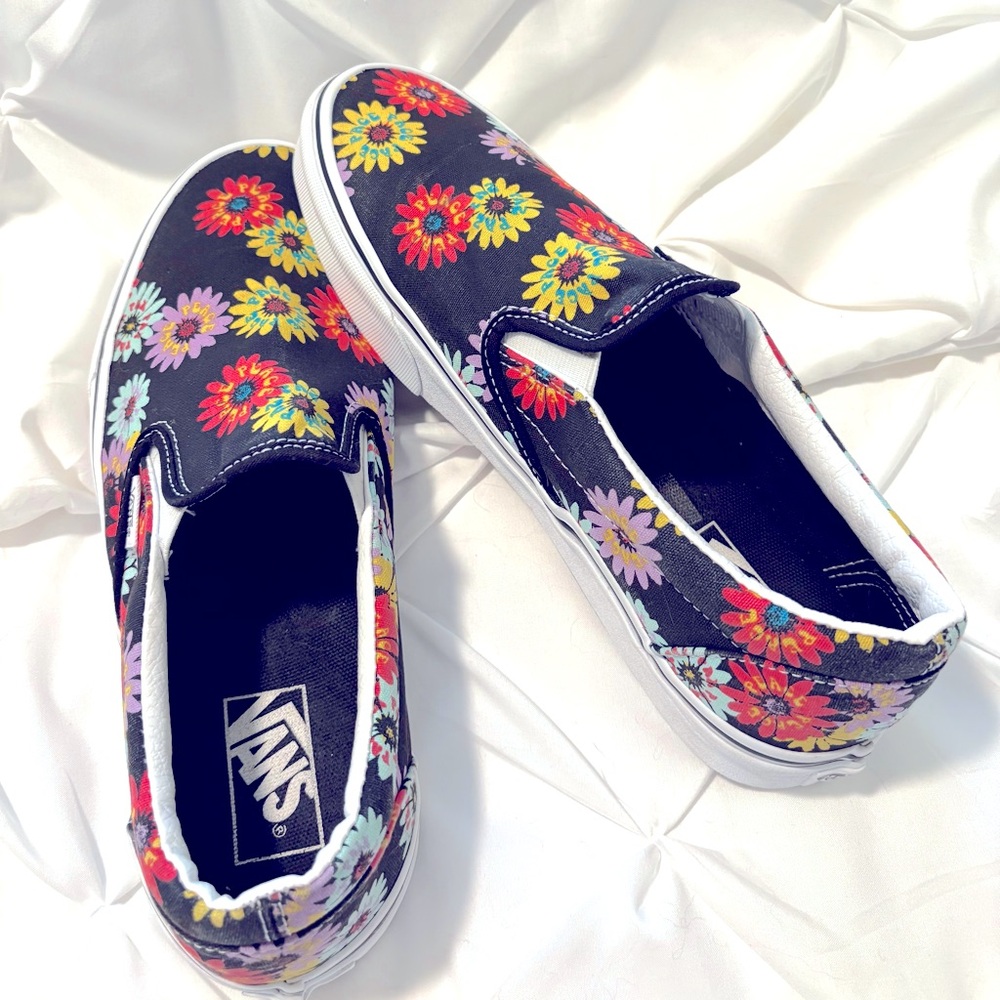Vans Classic Slip Ons Black Peace Daisy Shoes, Size 10.5, Excellent!